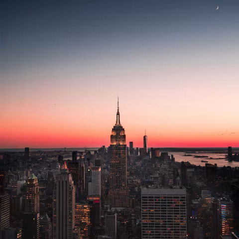 Neon hours

The city doesn’t truly wake up until the sun goes down and the neon lights turn on. There is a whole different mood to the streets after dark—the blur of passing traffic, the glow of the storefronts, and the endless sea of headlights creating 